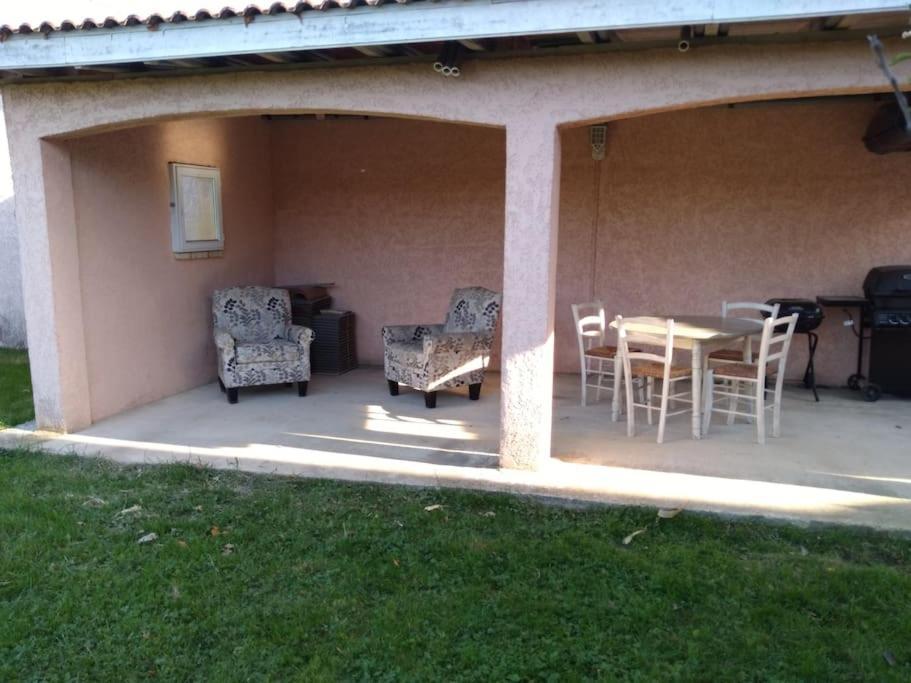 Comme A La Maison ! Chavanoz Exteriér fotografie